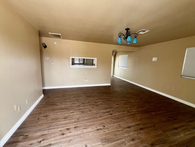 Foto del edificio - 6370-6370 Tamarisk Ave