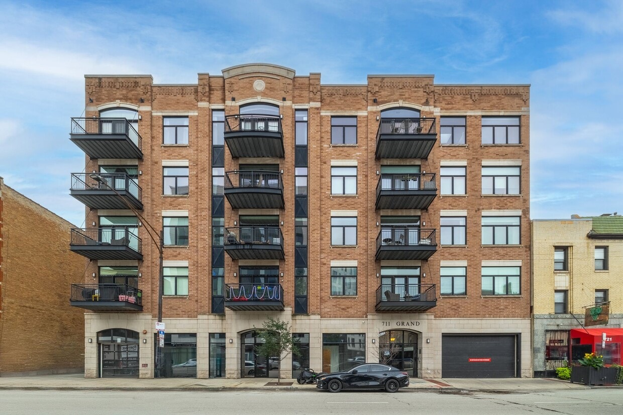 Foto principal - 711 W Grand Ave