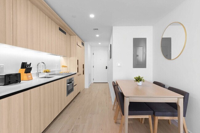 Building Photo - 225 N Miami Ave