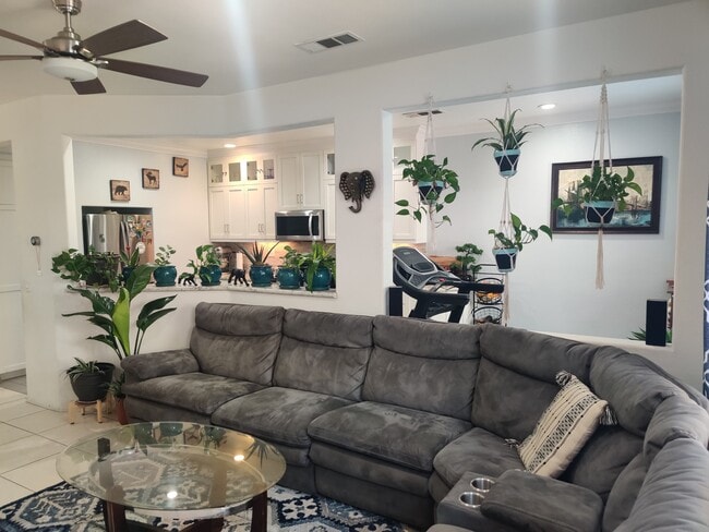 Building Photo - 10864 Ivy Hill Dr