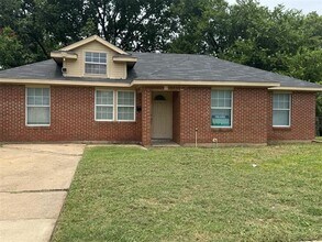 Building Photo - 1607 Glynn Oaks Dr