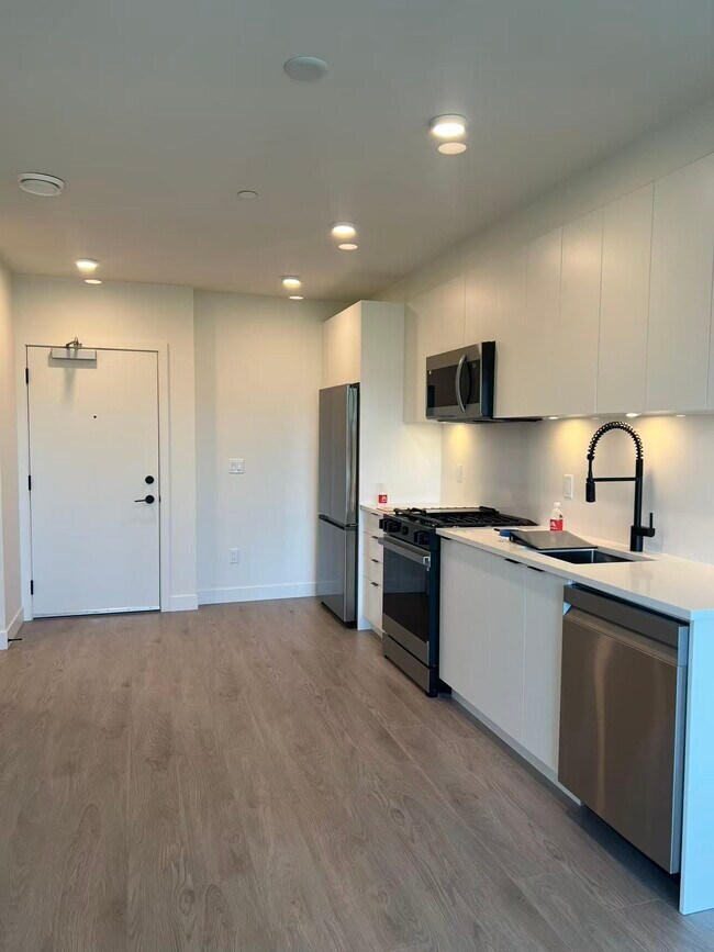 Building Photo - 13238 105 Av