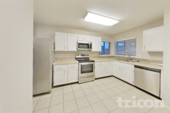 Building Photo - 419 E Springtree Way