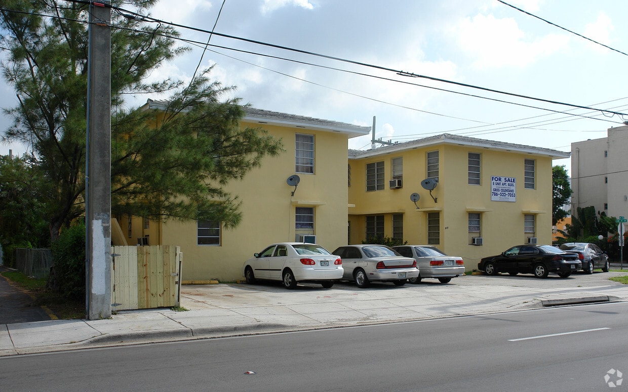 Building Photo - 915 SW 7th St