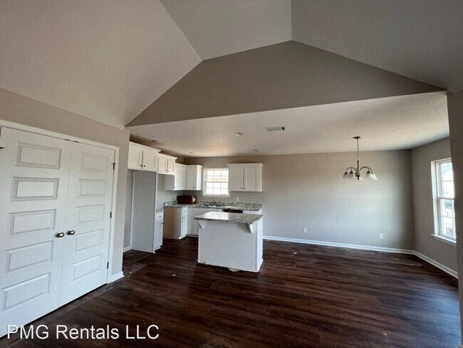 Foto del edificio - 3 br, 2 bath House - 351 South Bridgeport Dr.