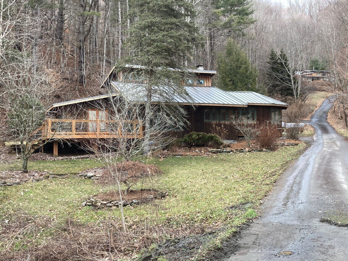 Primary Photo - 473 Russell Beach Rd