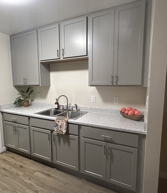 Building Photo - 5525 Bolivar St