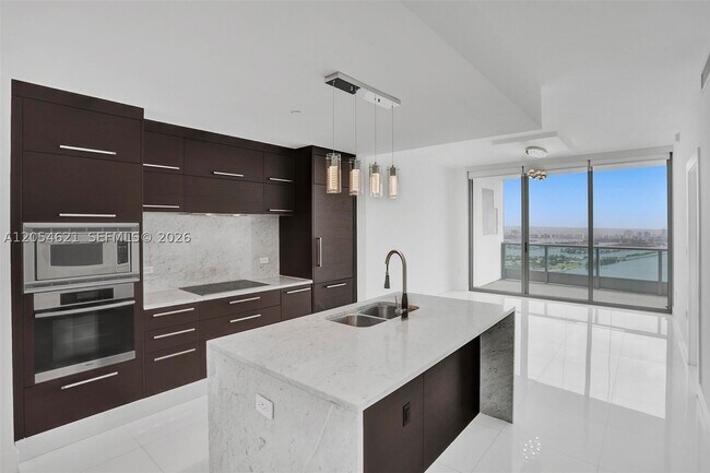 Foto del edificio - 900 Biscayne Blvd