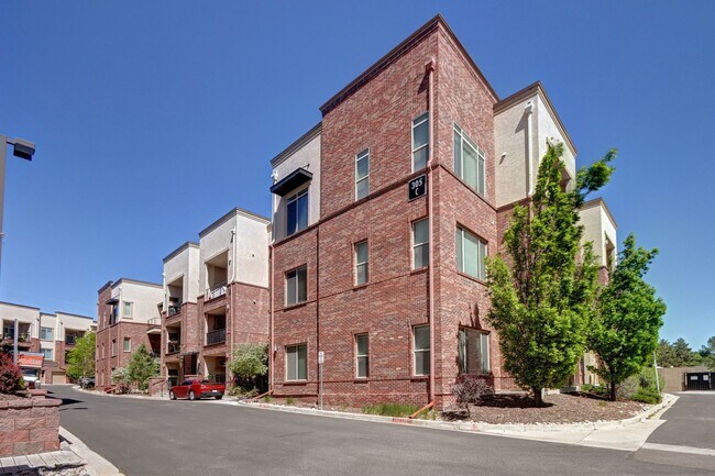 Building Photo - Private 2 bed 2 bath Condo in Inverness En...
