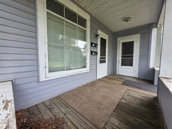 Building Photo - 519 N Barstow St