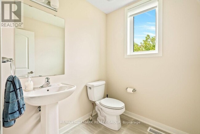 Building Photo - 531 Brigatine Ave