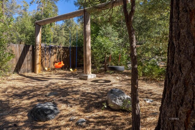 Foto del edificio - Dreamy Creekside Fern Valley Rustic Cabin