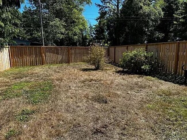 Building Photo - For Rent | Spacious 2 Bedroom + Den Home in Ocean Park