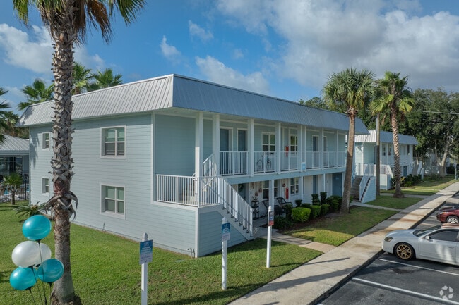 Foto del edificio - Surf A1A Apartments