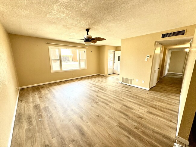 Building Photo - 3305 Thomas Ave