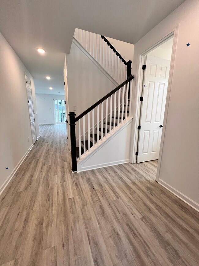 Building Photo - 3031 Fernwood Ln