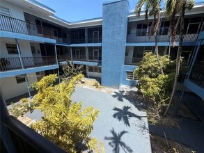 Building Photo - 1943 Monroe St