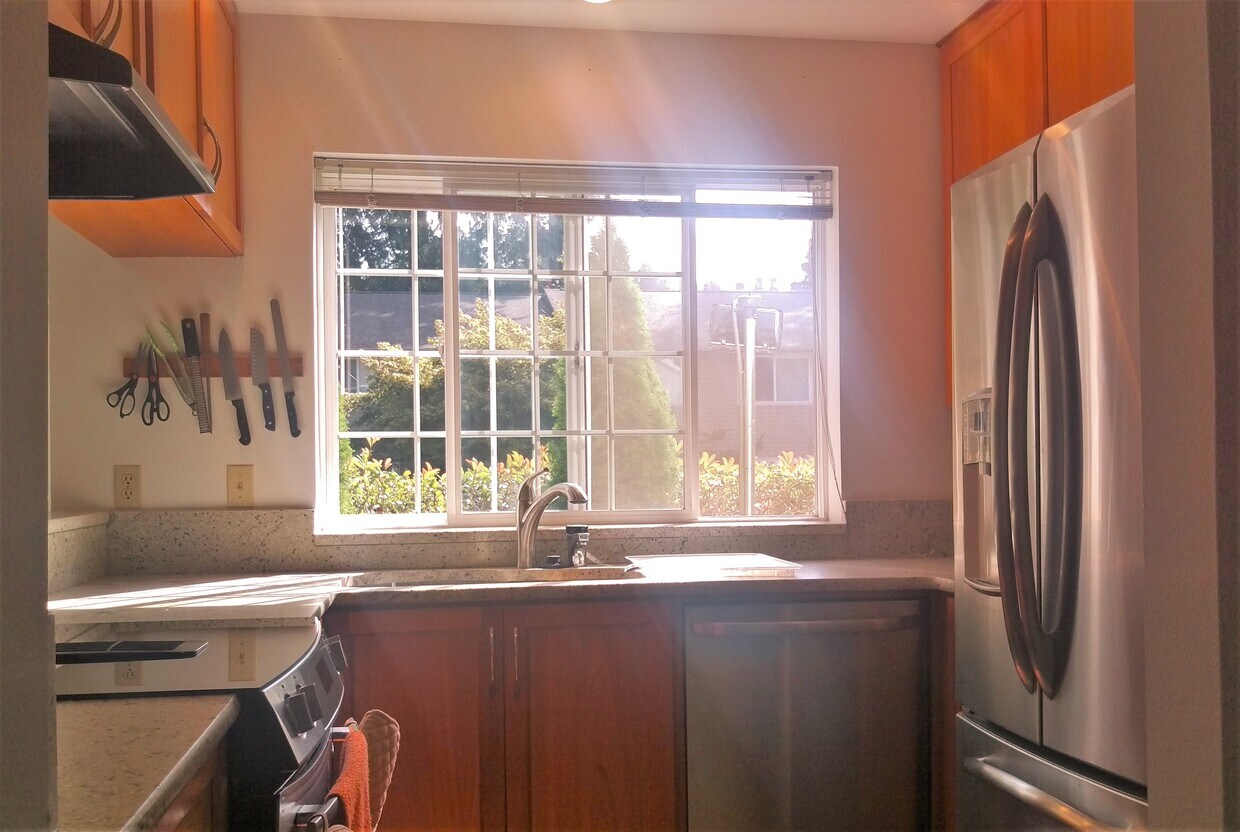 Primary Photo - 9915 NE 124th St