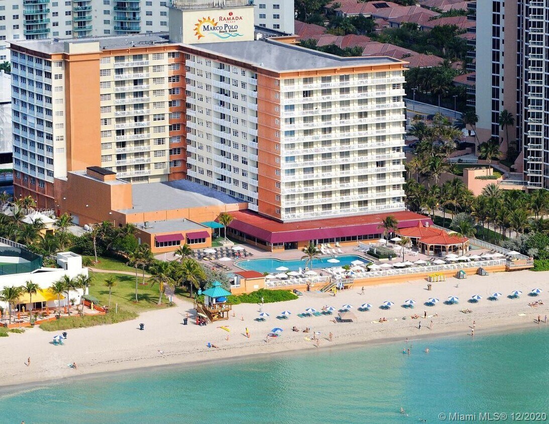 Foto principal - 19201 Collins Ave