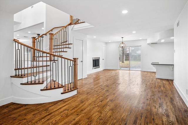 Building Photo - 4024 Diamond Loch W