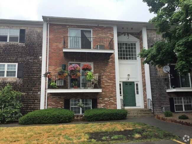 Building Photo - 4 Chapel Hill Dr