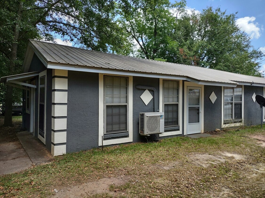 Foto principal - 609 E 7th St