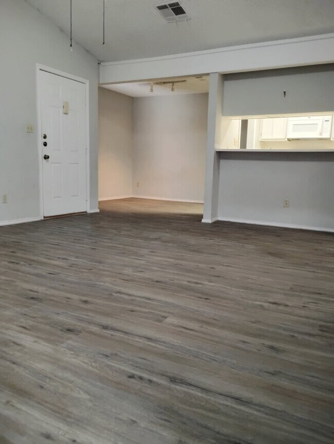 Sala de estar/comedor - 1202 Thorpe Ln