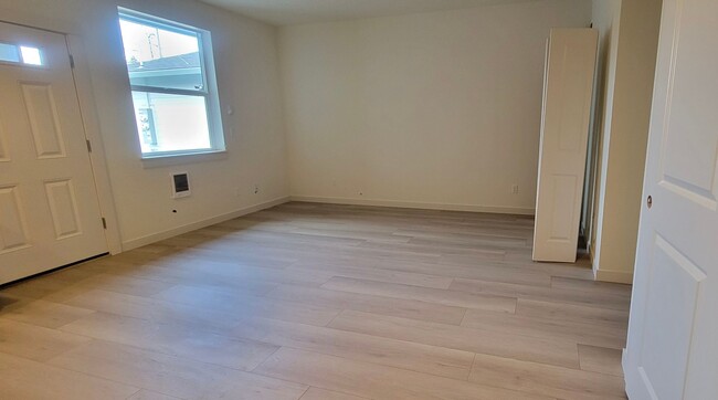 Building Photo - BRAND NEW 2 Bed Duplex!