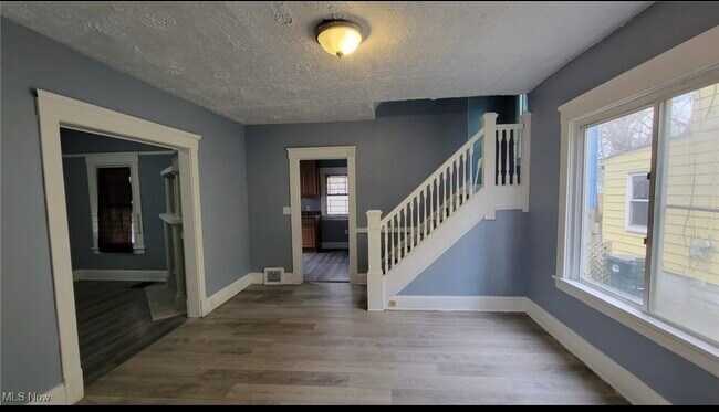 Building Photo - 9627 Fuller Ave