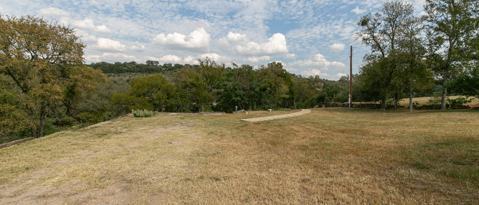 Building Photo - 830 Los Escondidos Rd