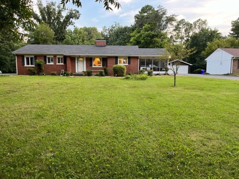 Foto principal - 205 Brookshore Ave