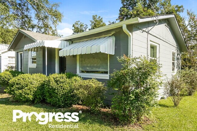 Foto del edificio - 3004 Forestdale Blvd