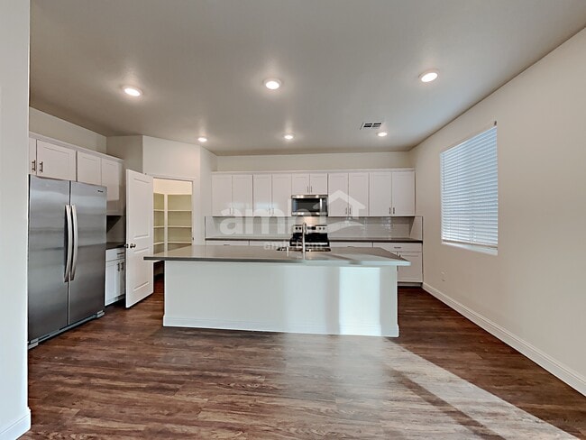 Building Photo - 715 Terrain Star Ave