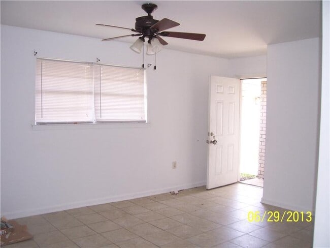 Building Photo - 406 Dubarry St