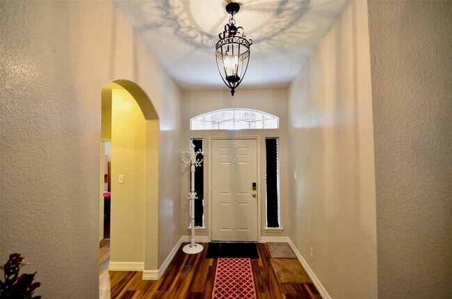 Foto del edificio - 23527 Maple Vista Ln