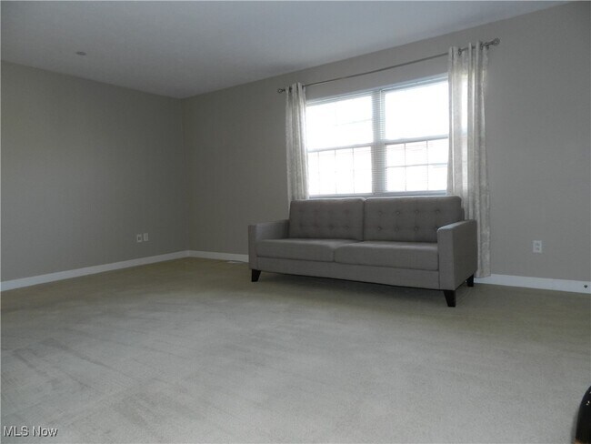 Foto del edificio - 2885 Pease Dr