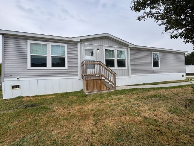 Building Photo - 48599 Lakeview E