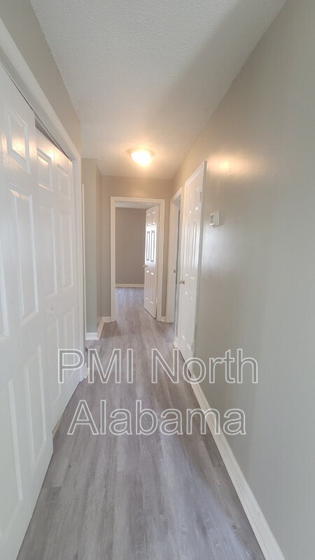 Foto del edificio - 1502 Barrington Rd NW