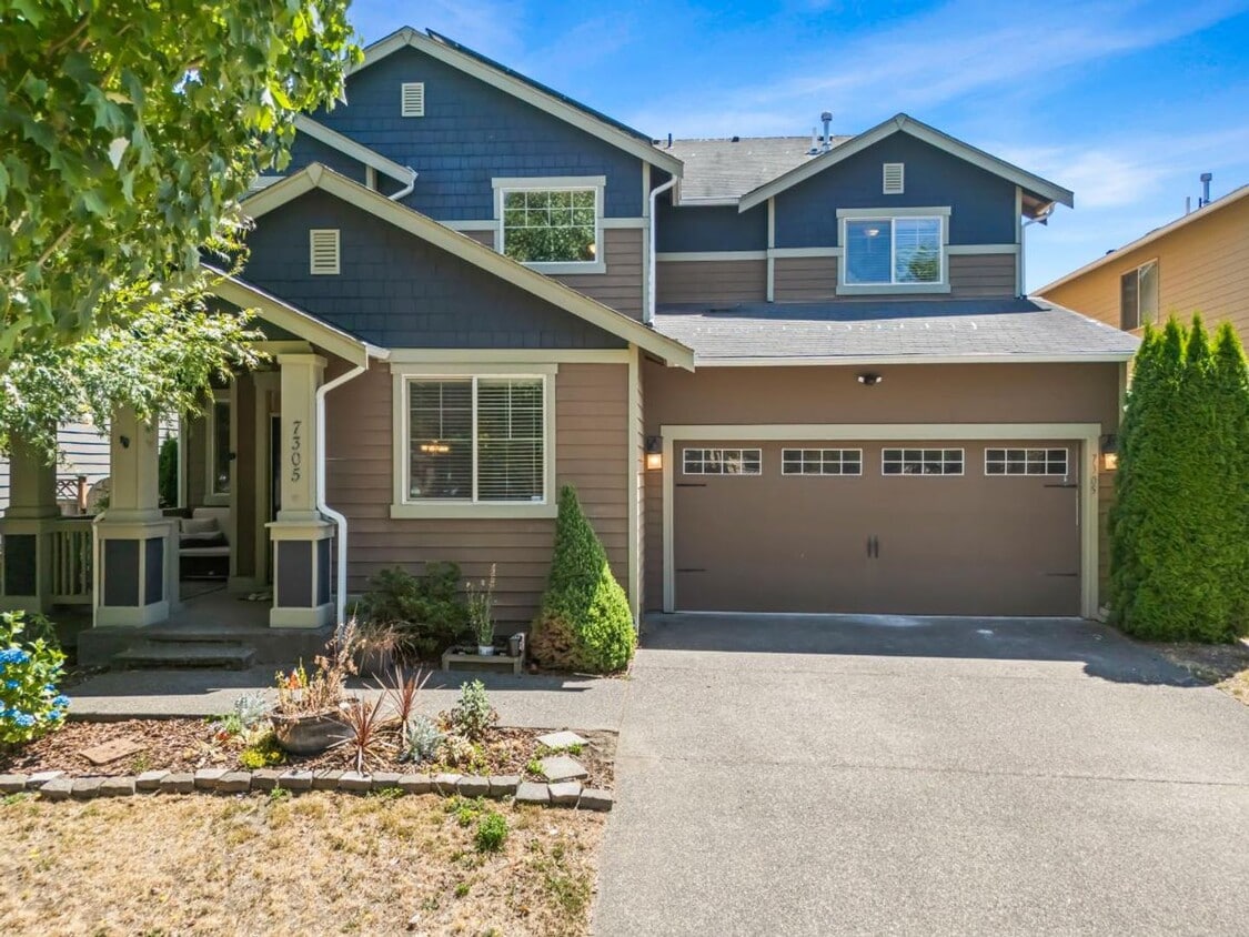 Primary Photo - Fully Furnished 5-Bedroom Horizon Pointe H...