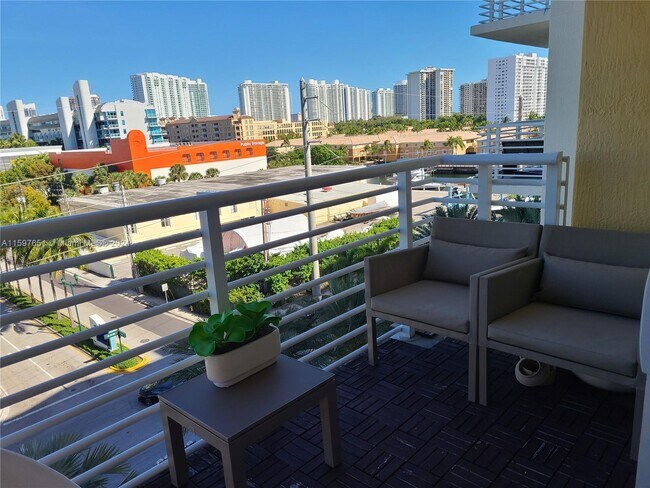 Foto del edificio - 18800 NE 29th Ave