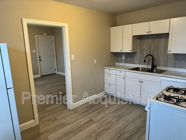 Building Photo - 478 Dulaney Ave