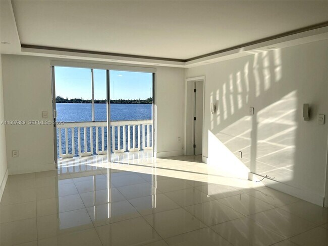 Foto del edificio - 18601 NE 14th Ave