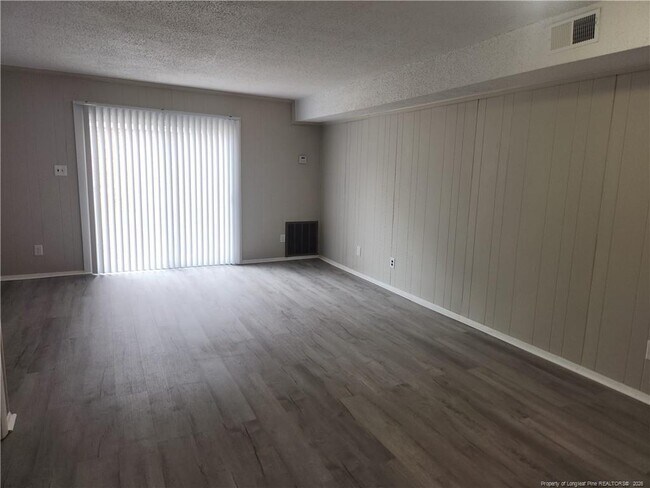 Foto del edificio - 301 Faison Ave