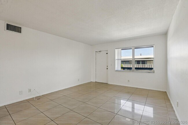 Foto del edificio - 210 NE 38th St