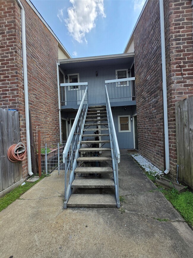 Foto del edificio - 9550 Deering Dr