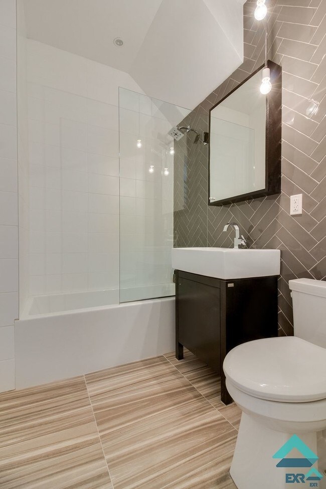 Building Photo - 173 Court St