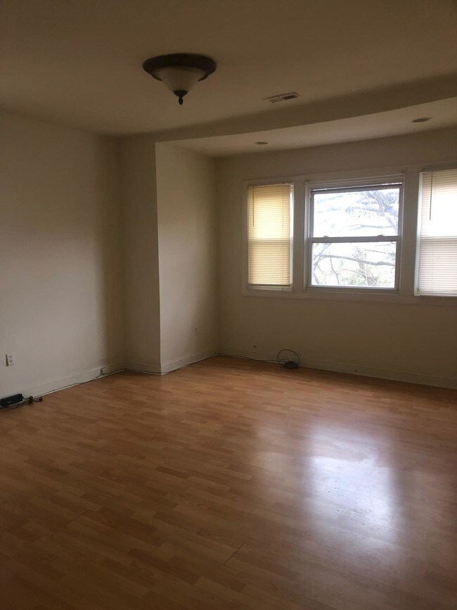 Building Photo - 173 Manheim St