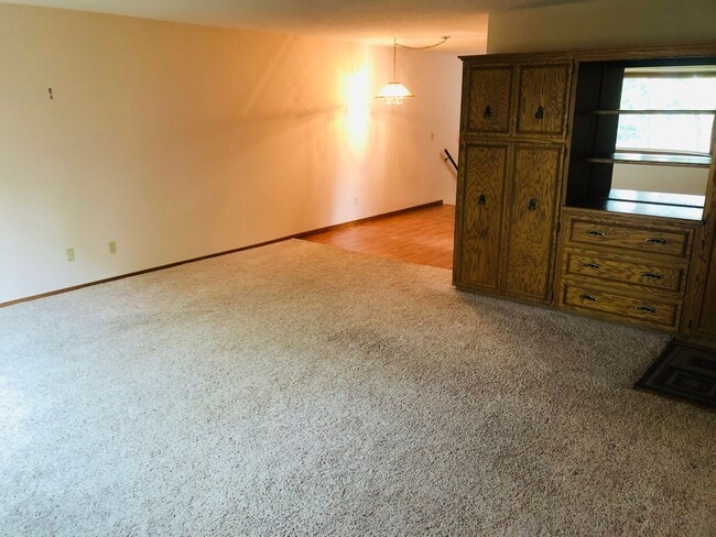 Building Photo - 14 9th Ave SE