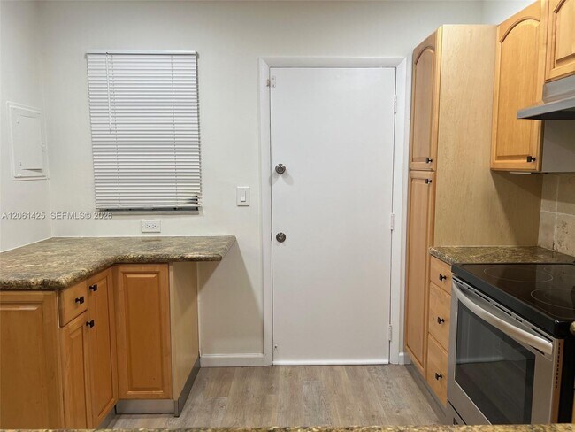 Foto del edificio - 9159 SW 77th Ave