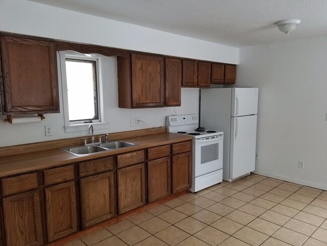 Building Photo - 2 Bedroom Country home